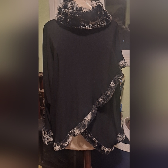 LAST Chance Joseph Ribkoff Black and Gray Faux Fur Trim Top - Picture 10 of 15